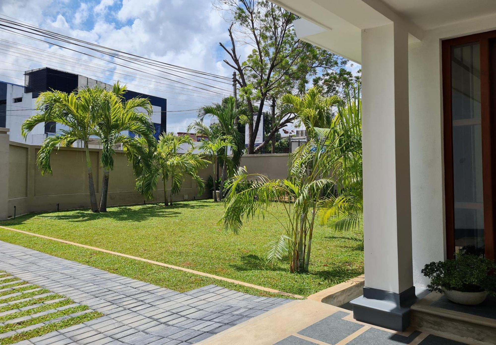 City Oasis 66 Negombo Exteriör bild